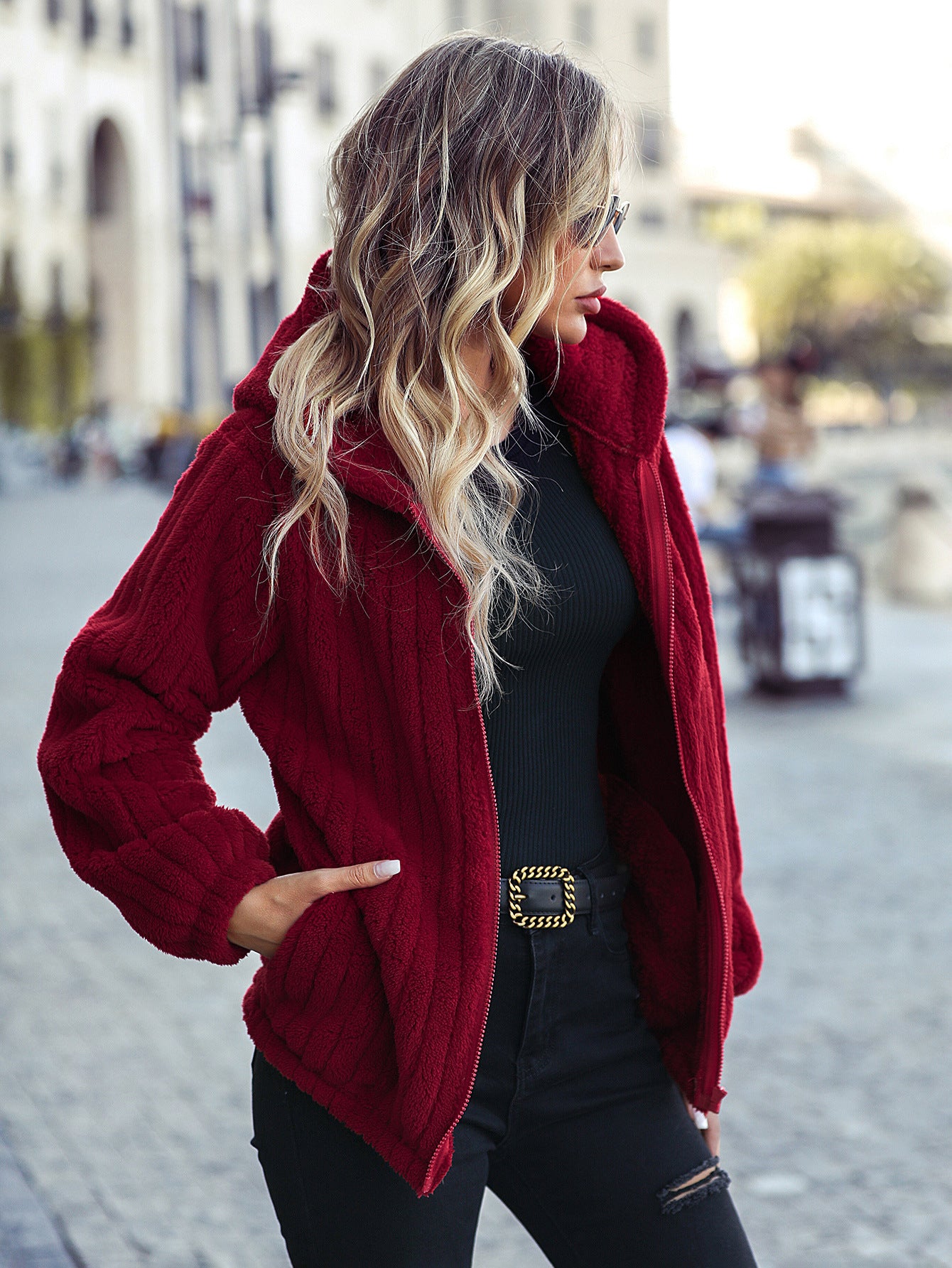 Un Manteau, Mille Façons de Briller